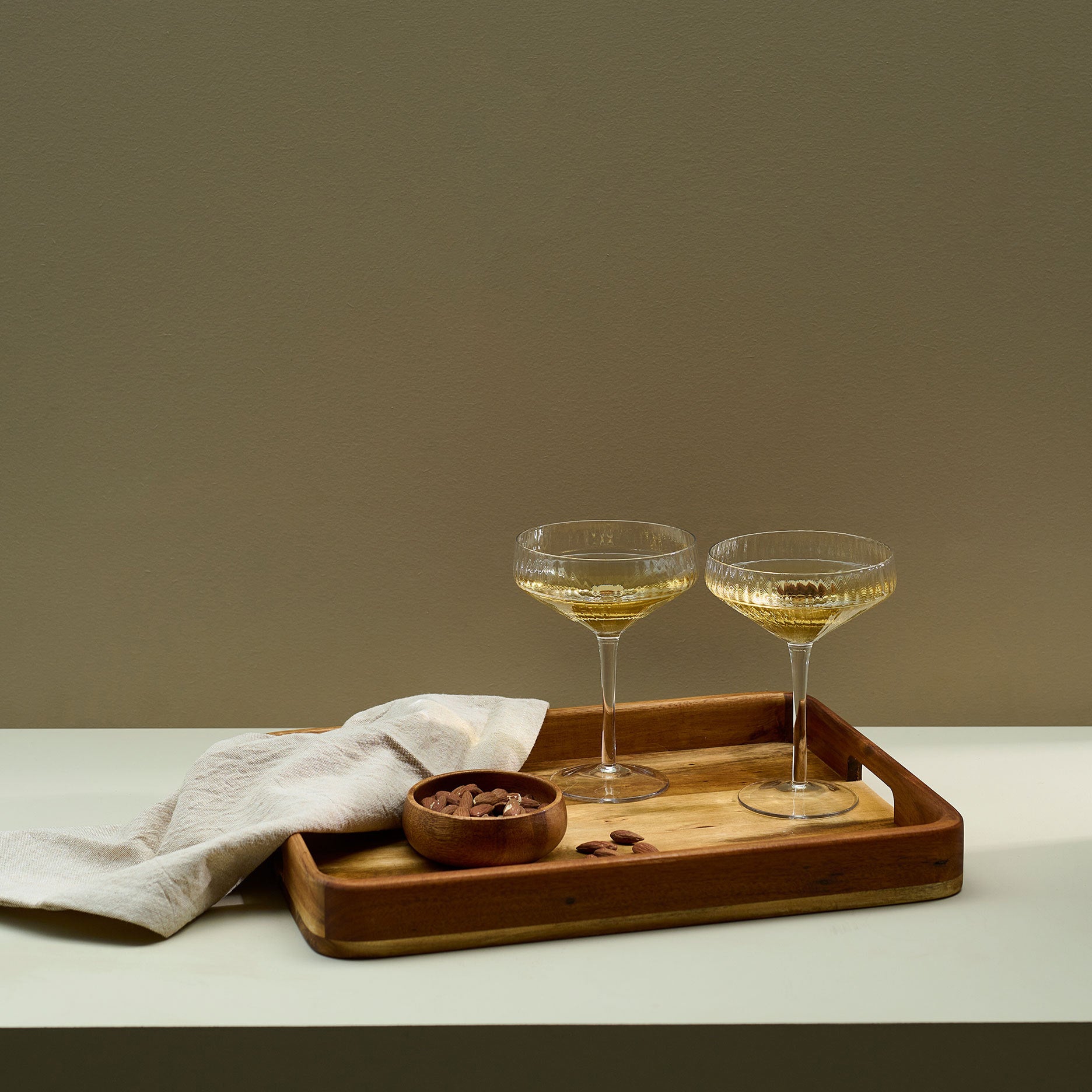 Auri Akazienholz Tablett mit Griff